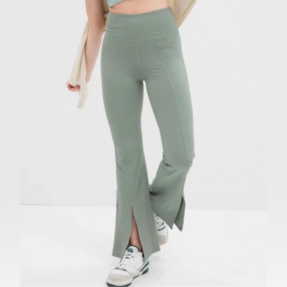 GAPFit Studio Sky High Flare Sage Green